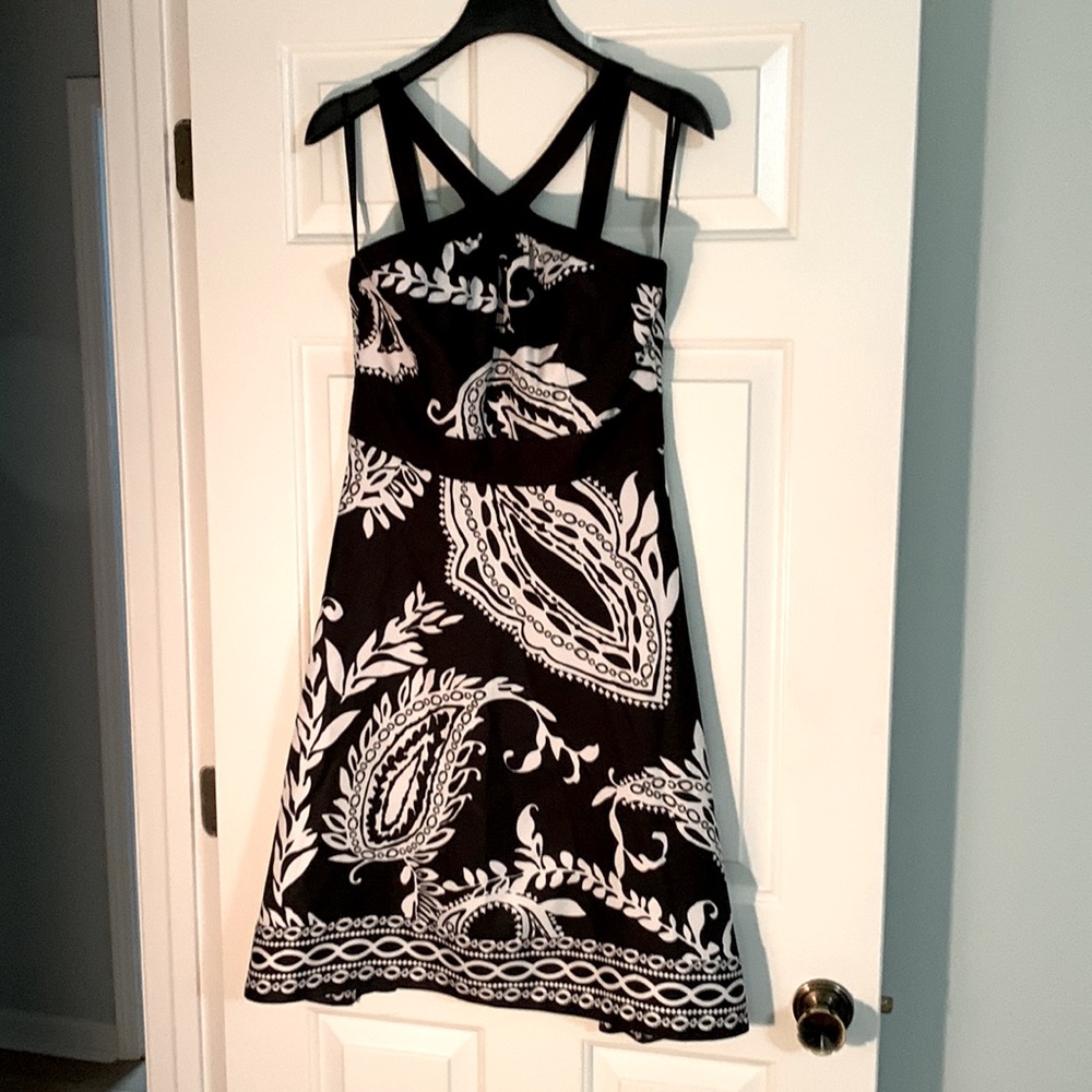 Lovely halter dress size 4. Fully lined